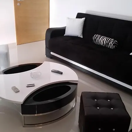 Maca Apartment *